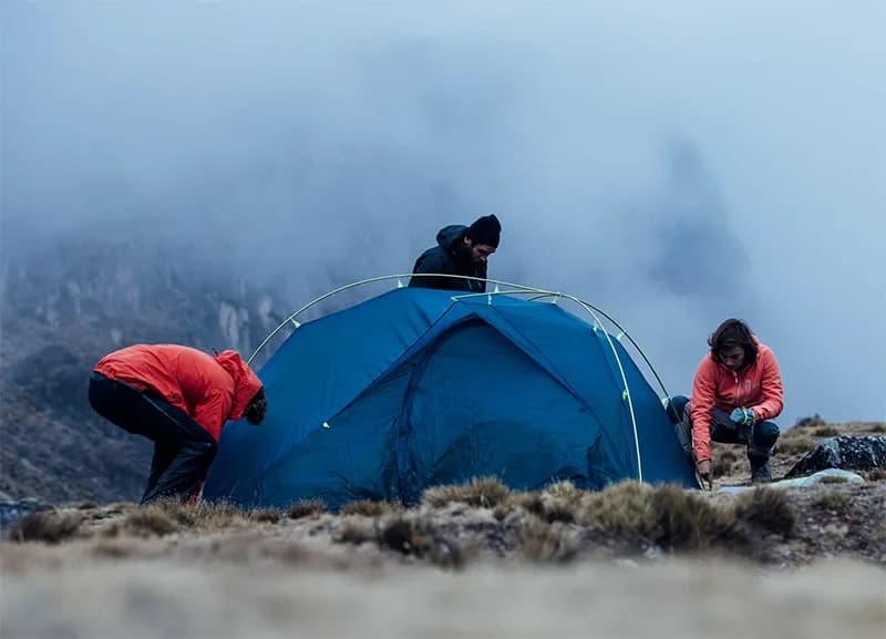 Jak rozłożyć namiot instrukcja - uniknij najczęstszych błędów w rozkładaniu