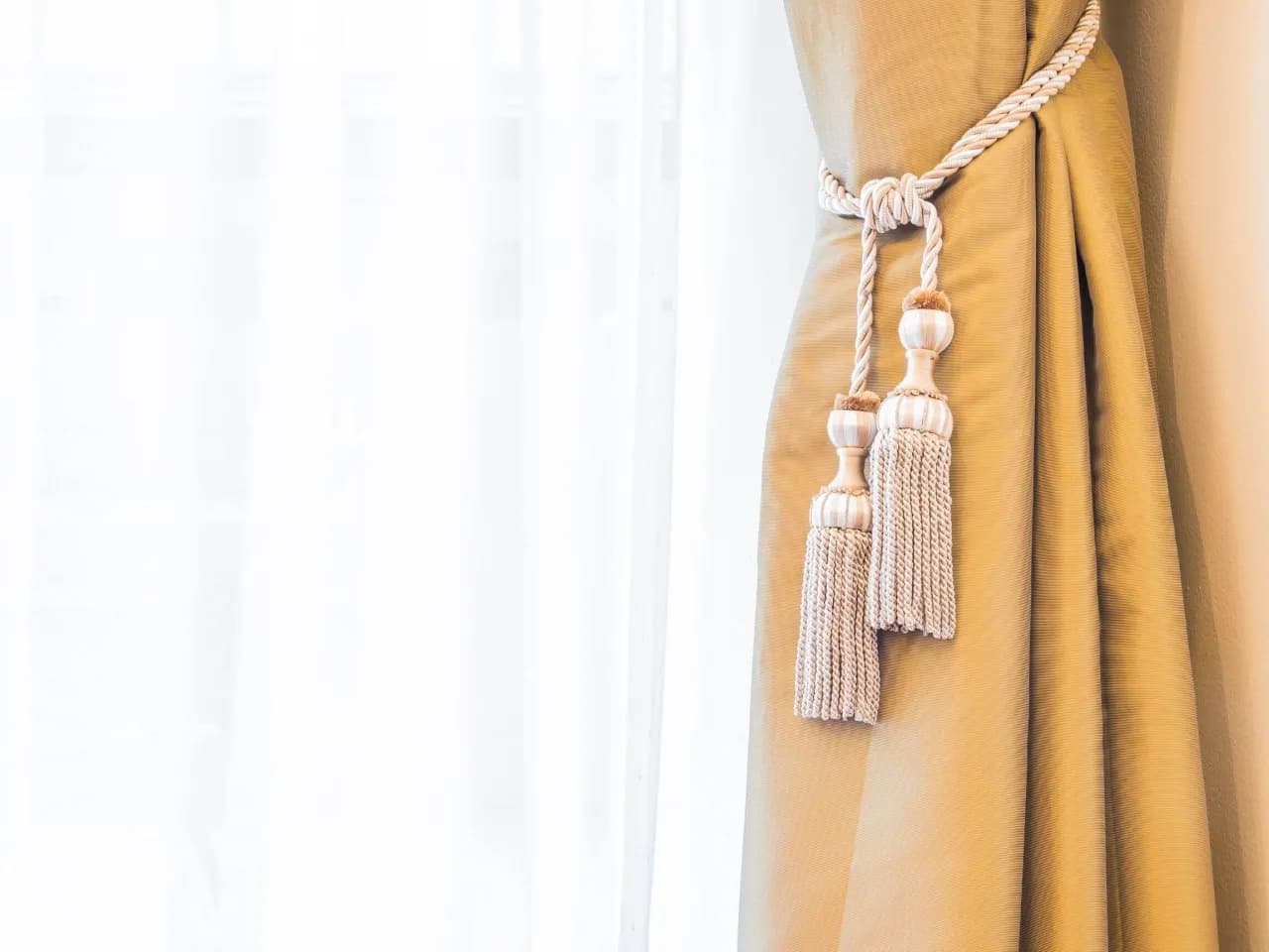 Ozdoby do firan jak zrobić: proste pomysły na wyjątkowe dekoracje