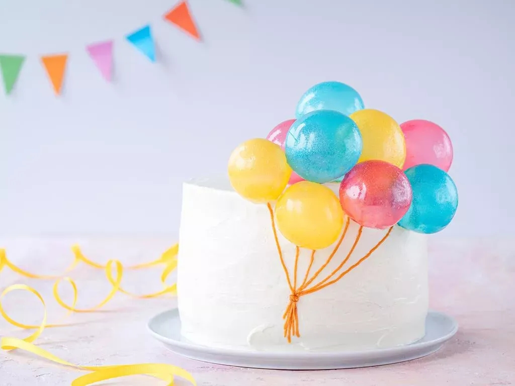 Ozdoby na tort jak zrobić samemu – proste pomysły, które zaskoczą